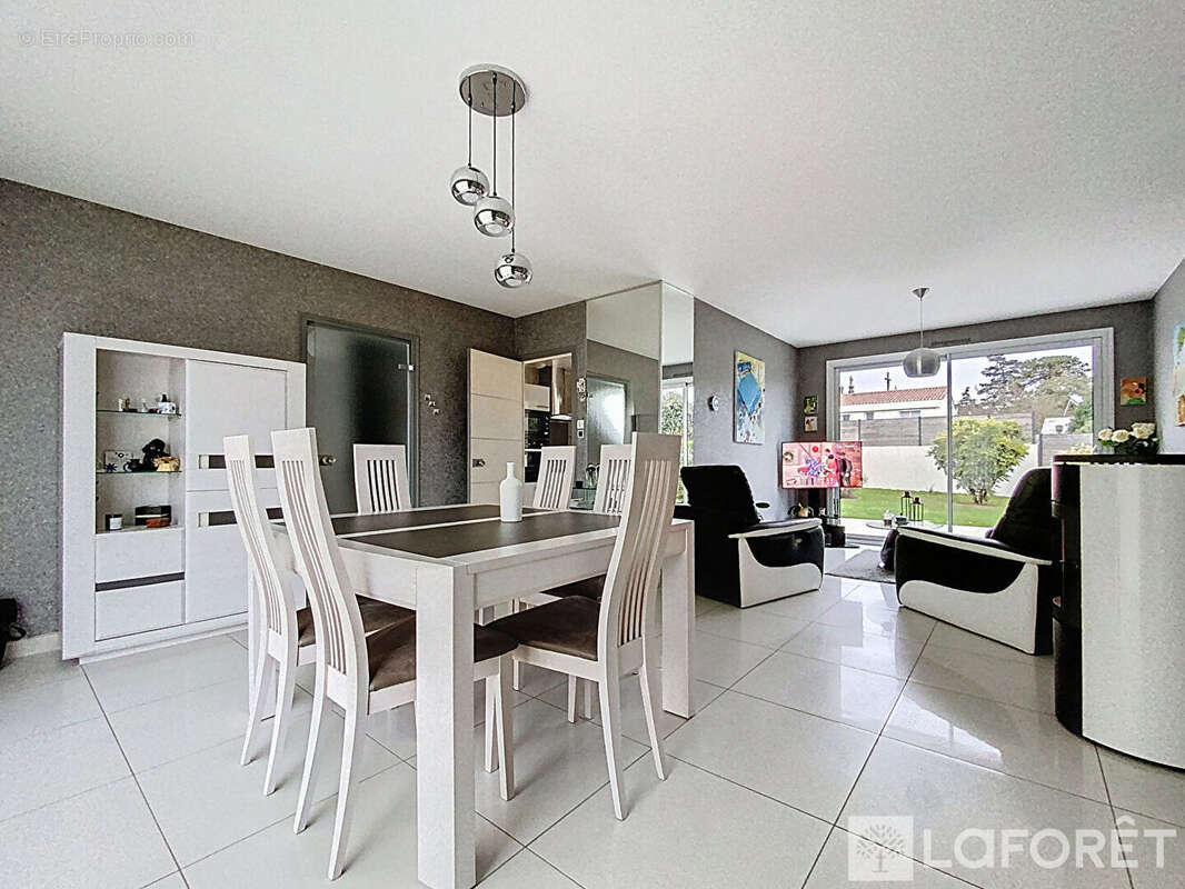 Maison à SAINT-LAURENT-SUR-SEVRE