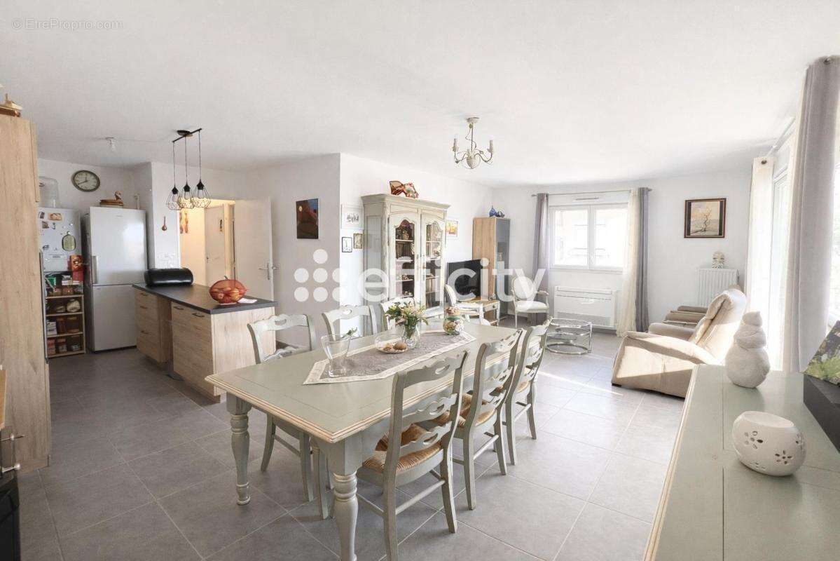 Appartement à PEYPIN