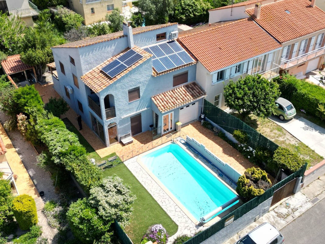 Maison à SAINT-LAURENT-DE-LA-SALANQUE