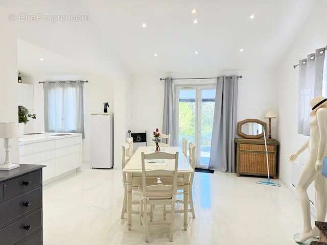 Maison avec garage – Terrain de 1 181 m² – Quartier résidentiel recherché – Sainte-Anastasie-sur-Issole - photo 3
