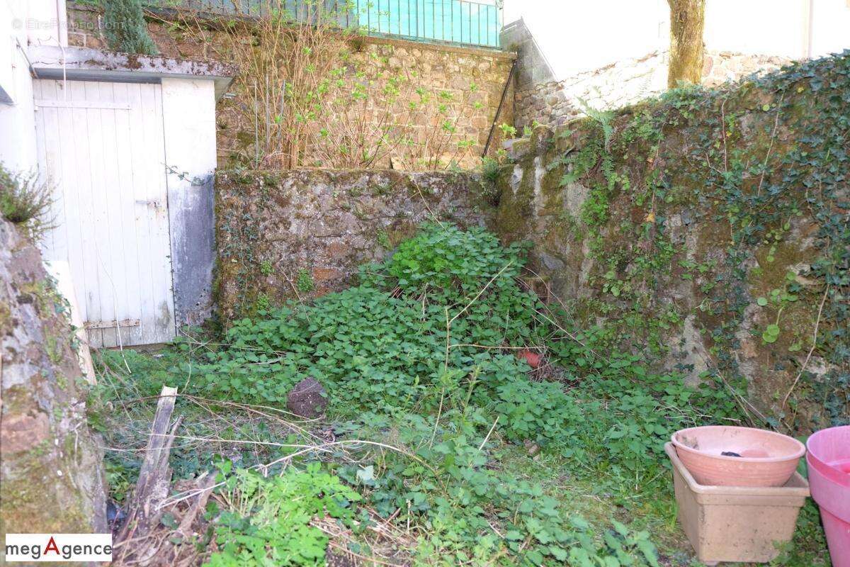 Maison à LAGUENNE