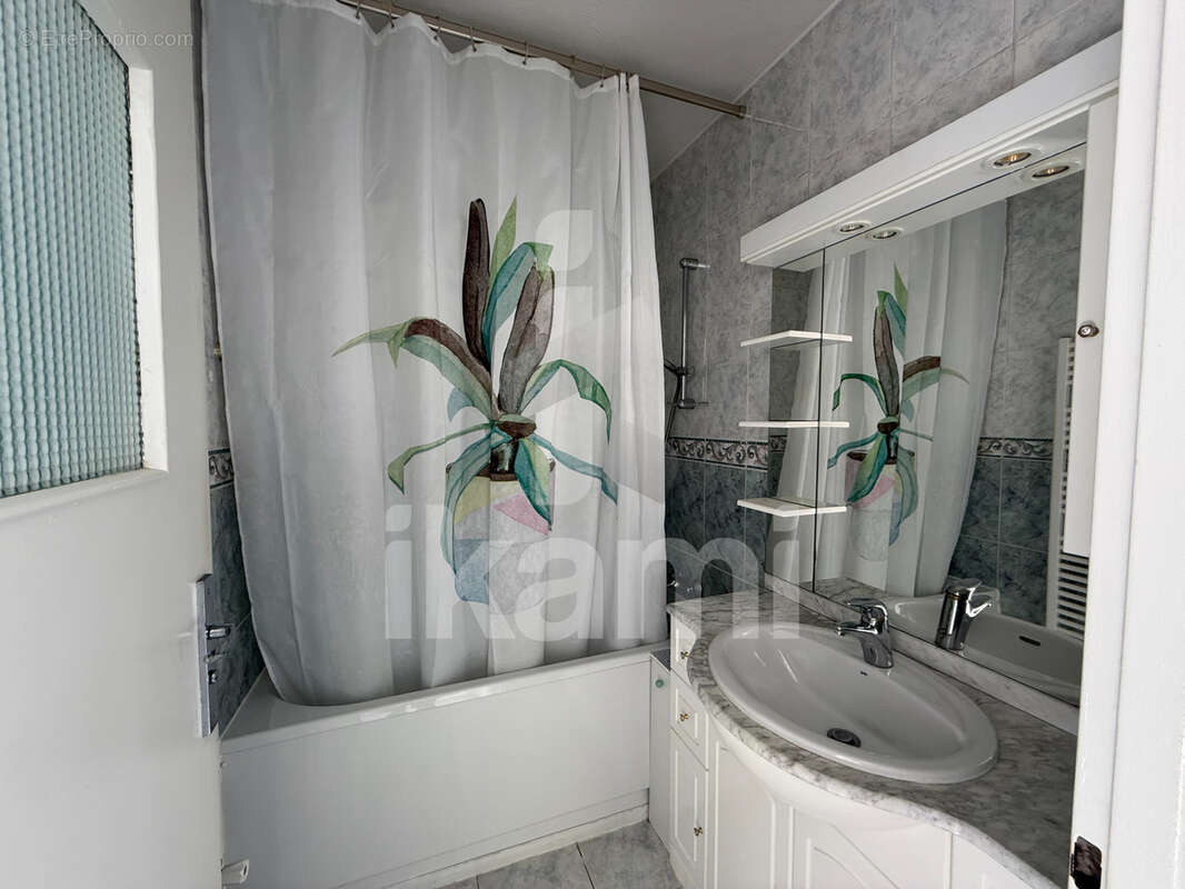 Appartement à PIERRE-BENITE