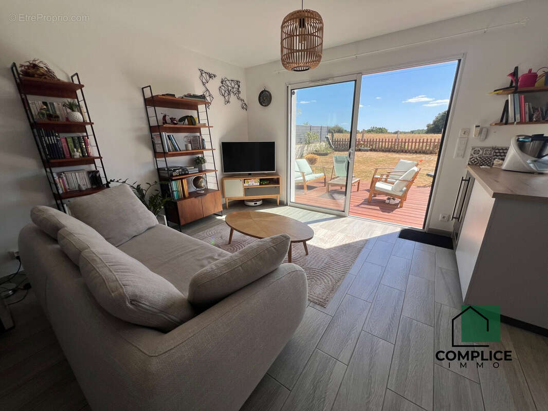 Maison 90 m² à Saint-Etienne-De-Montluc  - photo 4