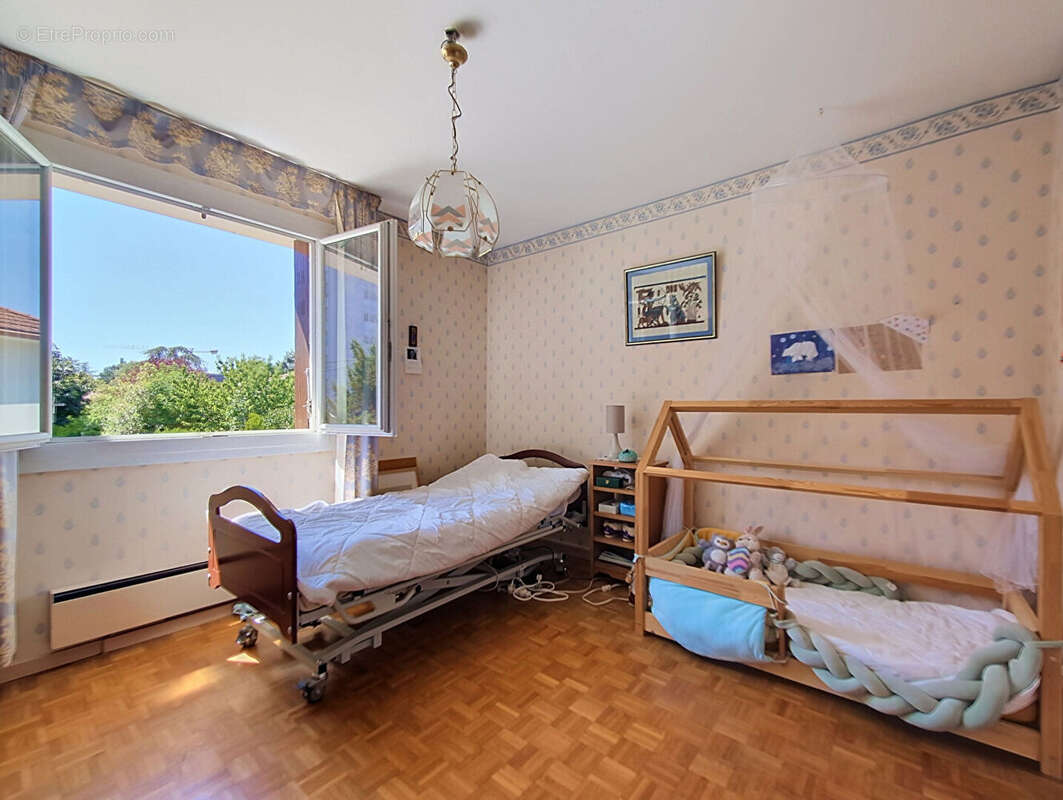 Prox Voie Verte / Métro Cuire - grande maison familiale - photo 10