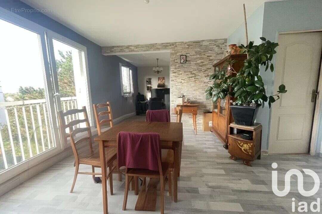 Photo 2 - Appartement à SAINTE-GENEVIEVE-DES-BOIS