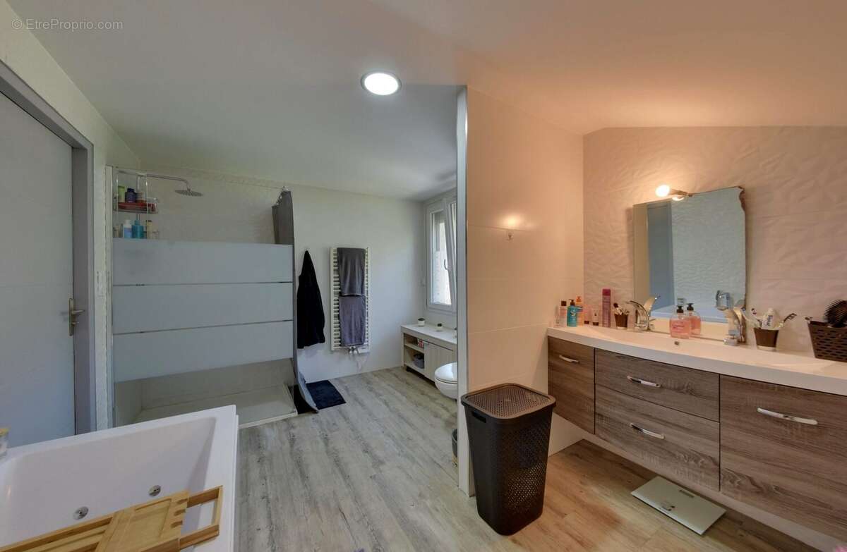 Maison 227 m² à Fontanil-Cornillon  - photo 9