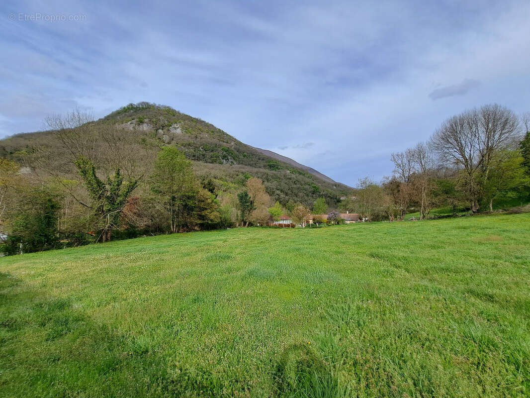 Terrain à TROUBAT