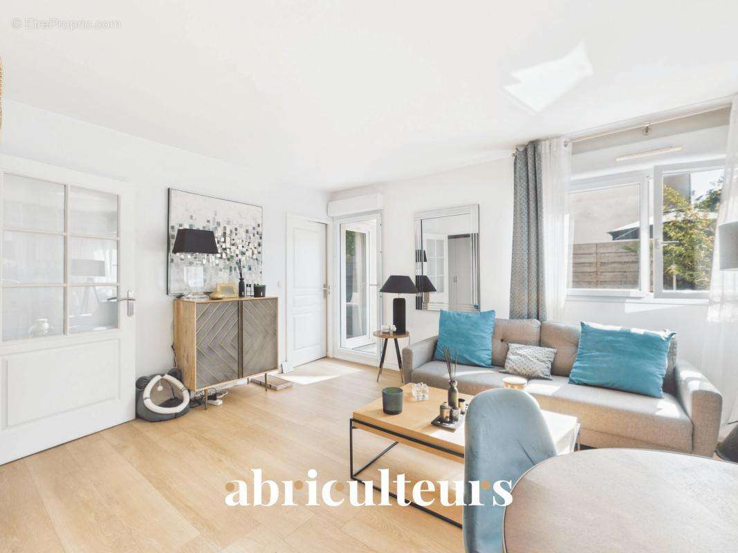 Appartement à LA GARENNE-COLOMBES