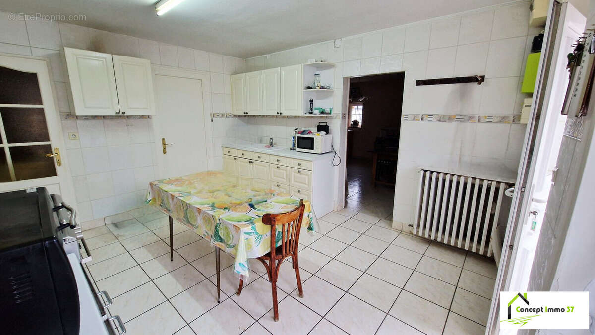 Maison à LA VILLE-AUX-DAMES