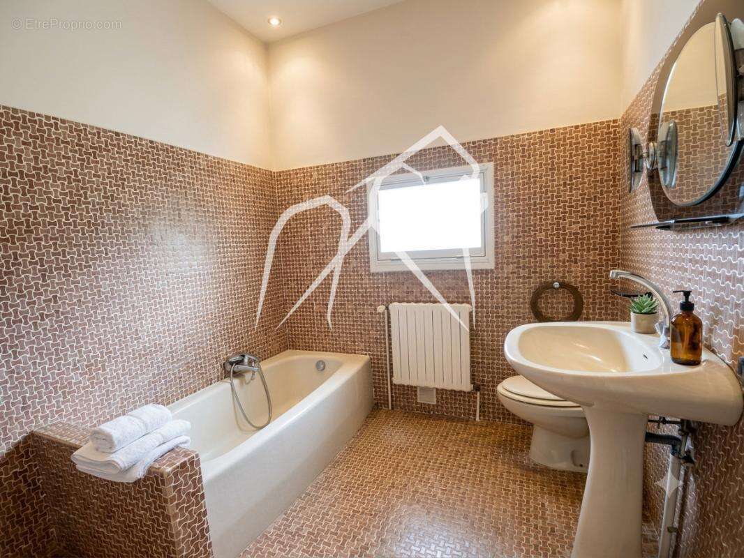 Rare à Montpellier Aiguerelles  Maison 8 pièces 230 m² avec piscine et terrain de 1 100 m²  fort potentiel – nombreux aménagemen - photo 14