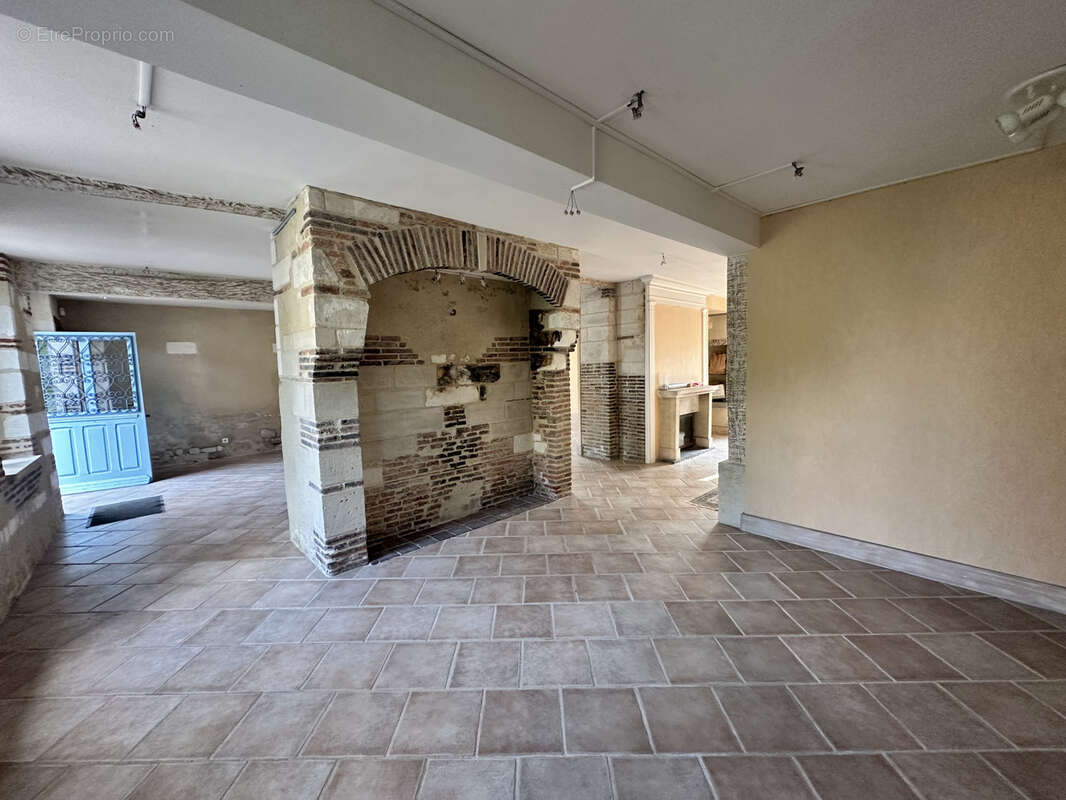 Maison à LA CHAPELLE-SAINT-LUC