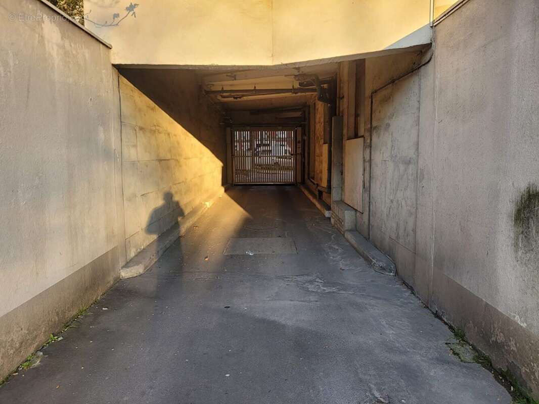 Parking à LE BOURGET