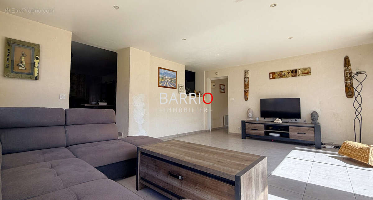 Maison à VILLELONGUE-DELS-MONTS