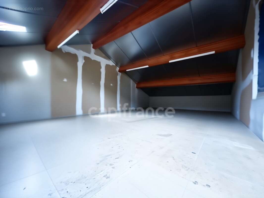 Dépôt / Local professionnel/ATELIER DE 171M2 – Roanne - photo 3