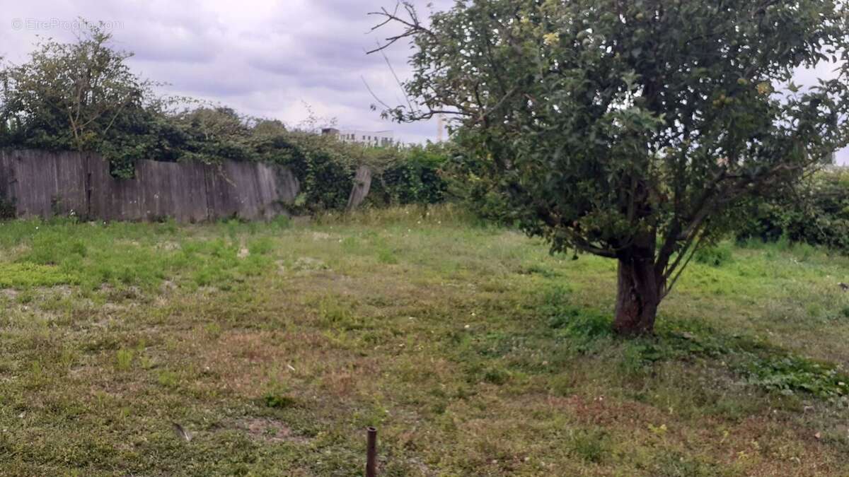 Terrain à VILLIERS-SUR-ORGE