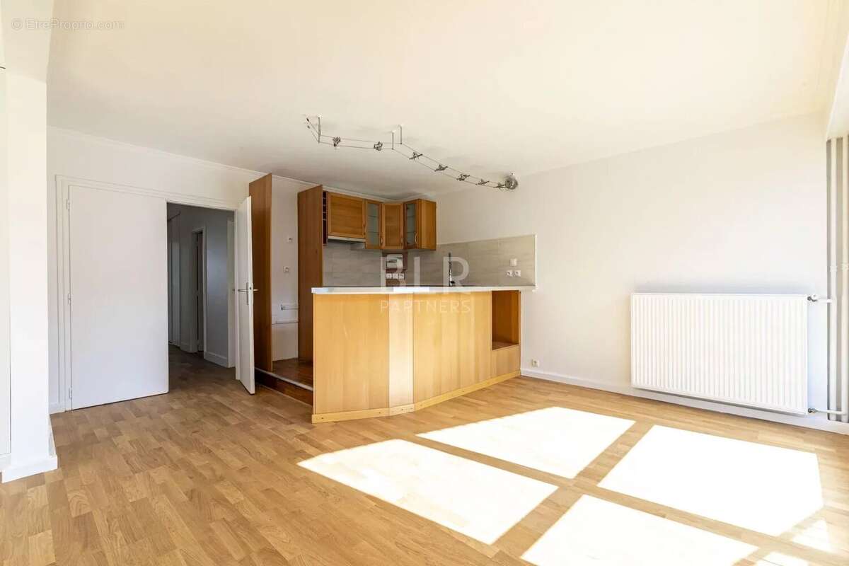 Appartement à COURBEVOIE