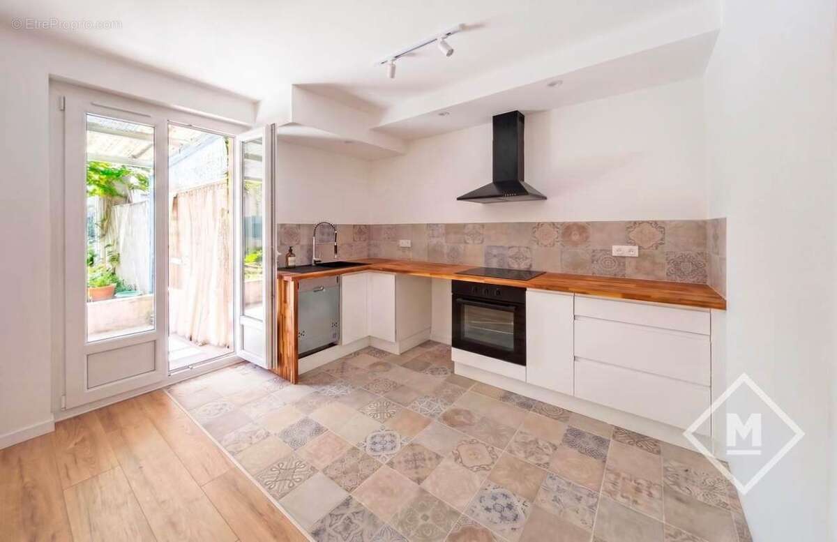 Appartement à MARSEILLE-4E