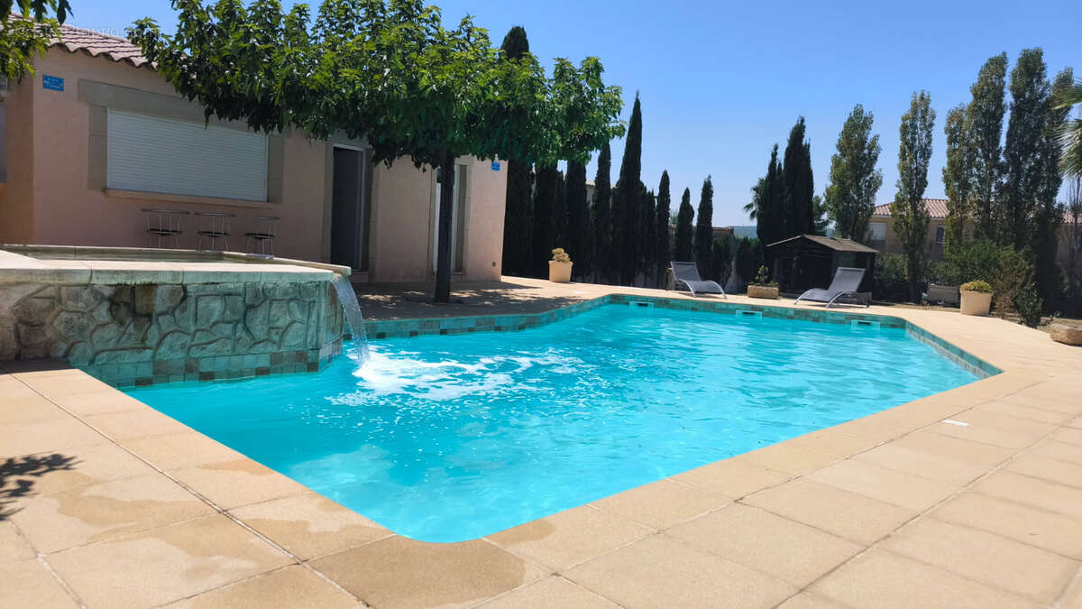 Villa familiale avec piscine et appartement indépendant à vendre à Clarensac ? 145 m² sur 2500 m² de terrain - photo 3