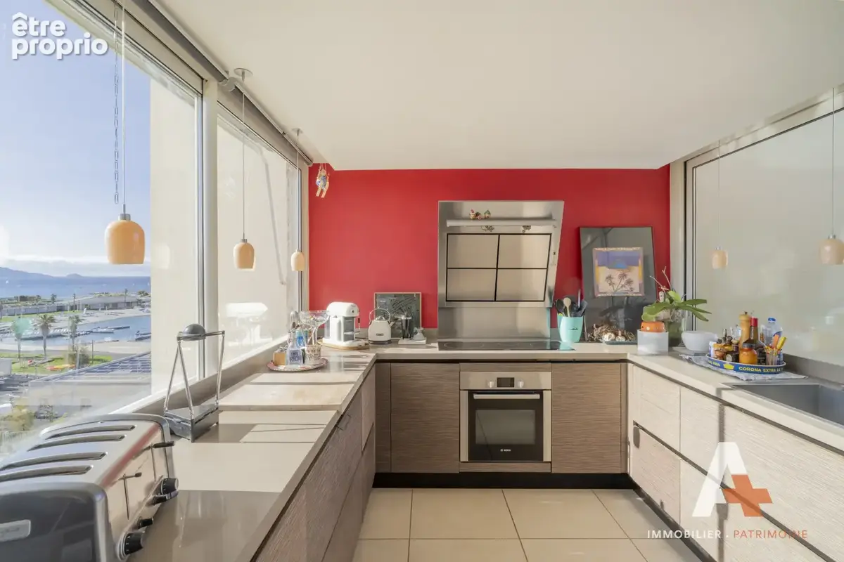 Marseille 8éme Vue Mer, étage élevé, 110m2, traversant avec extérieur - photo 7