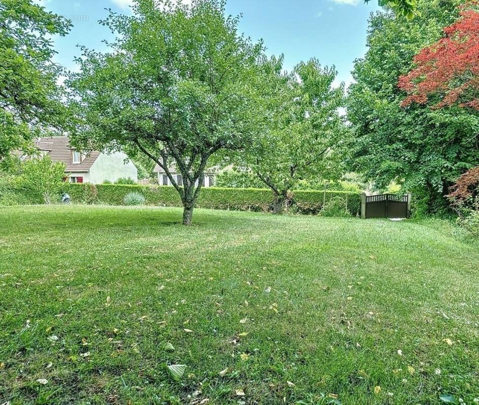 Terrain à SAINT-PREST