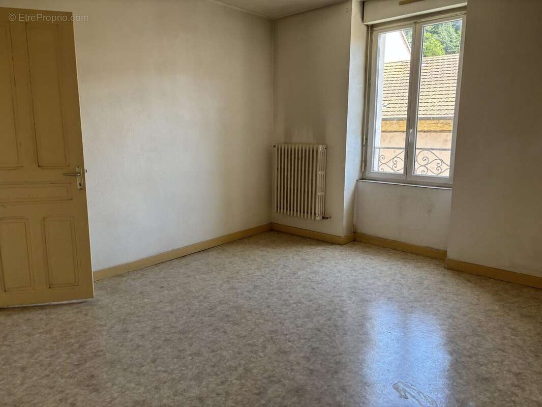 Appartement 88 m² à Vals-Les-Bains  - photo 4