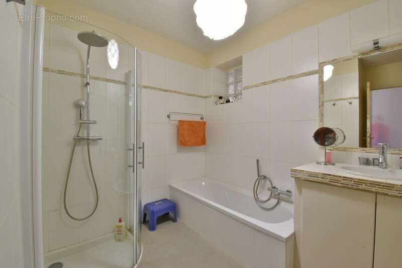 Maison à ENTREPIERRES