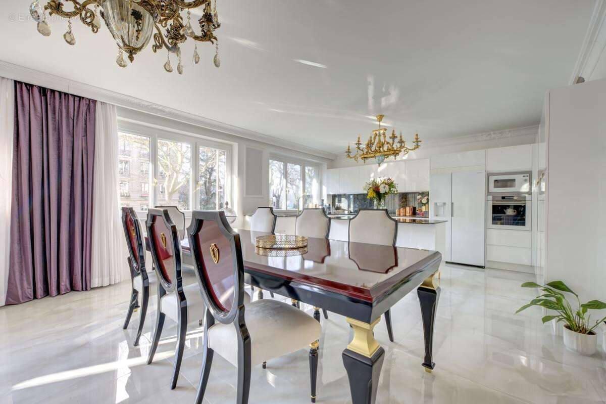 Appartement à PARIS-16E