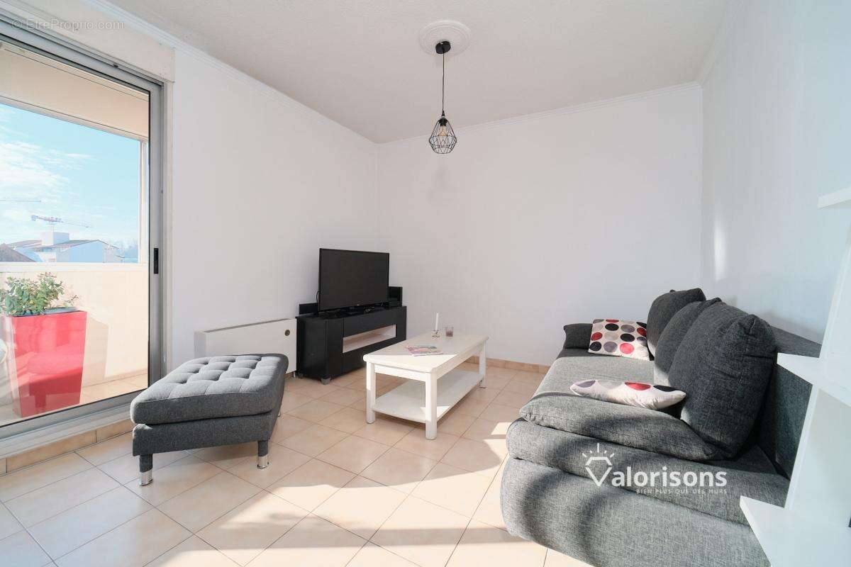 Appartement à MEYZIEU