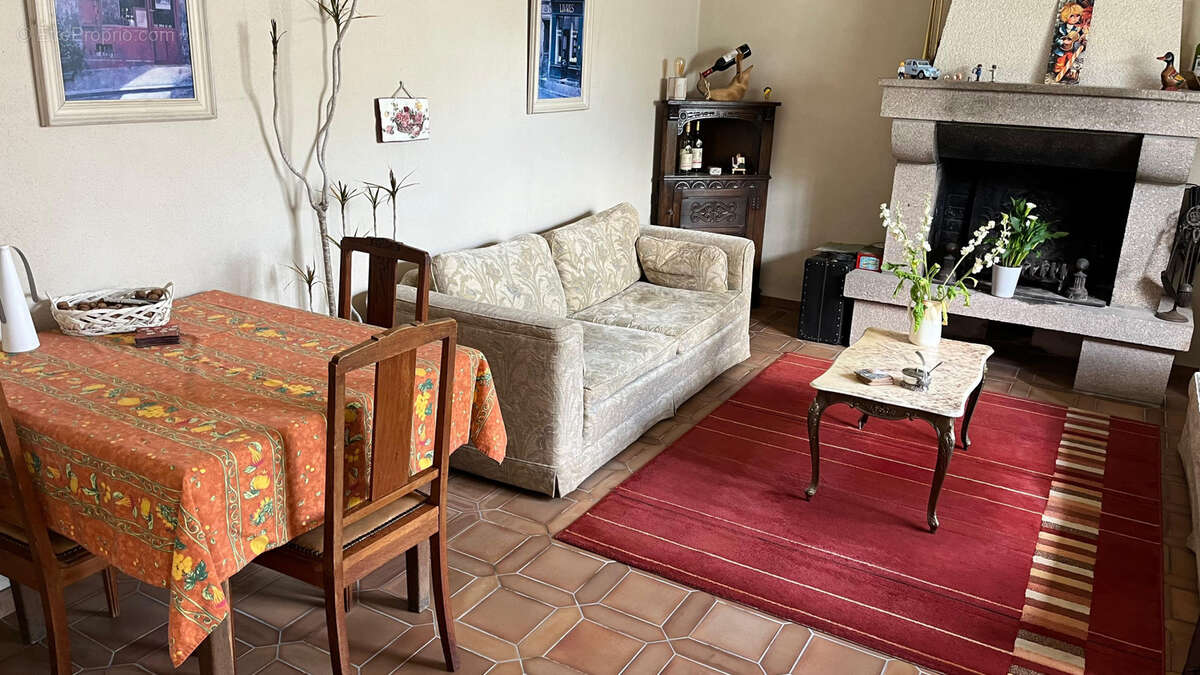 Maison à VICQ-EXEMPLET