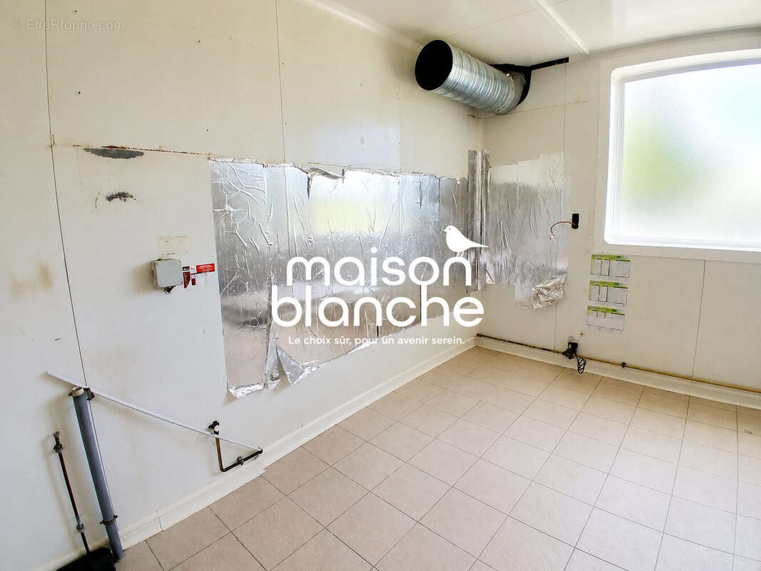 Appartement 585 m² à Parthenay  - photo 4