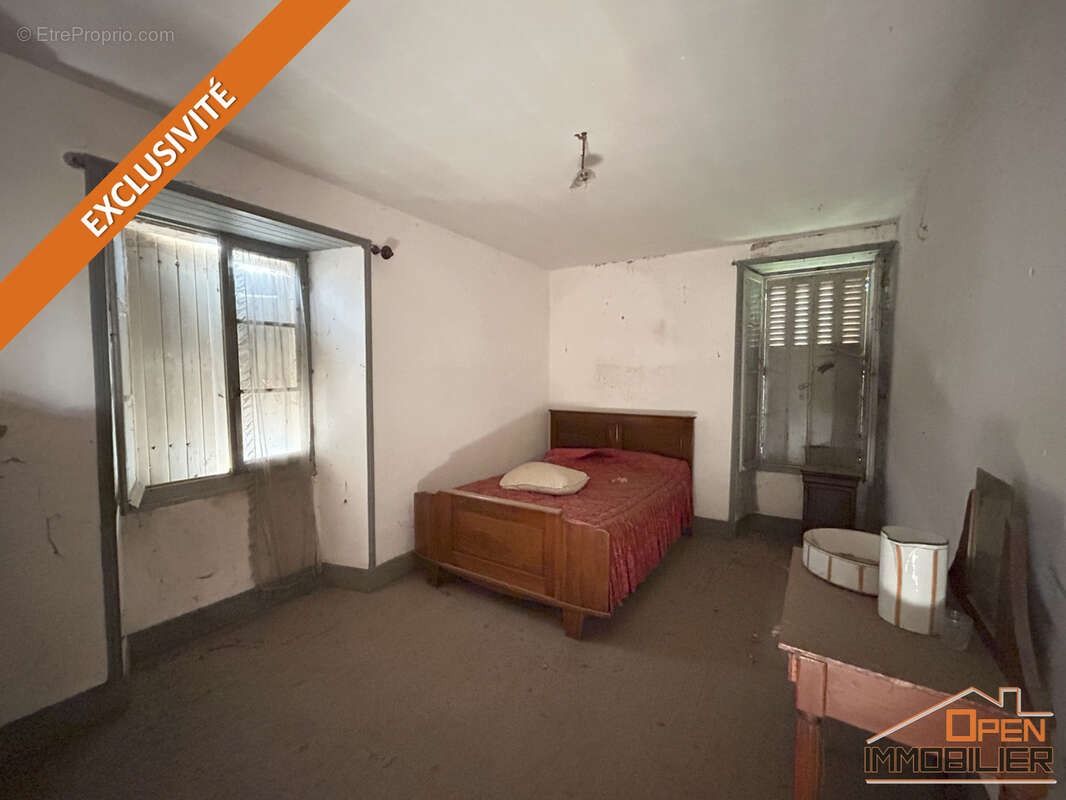 Terrain à SAINT-JULIEN-DE-LAMPON