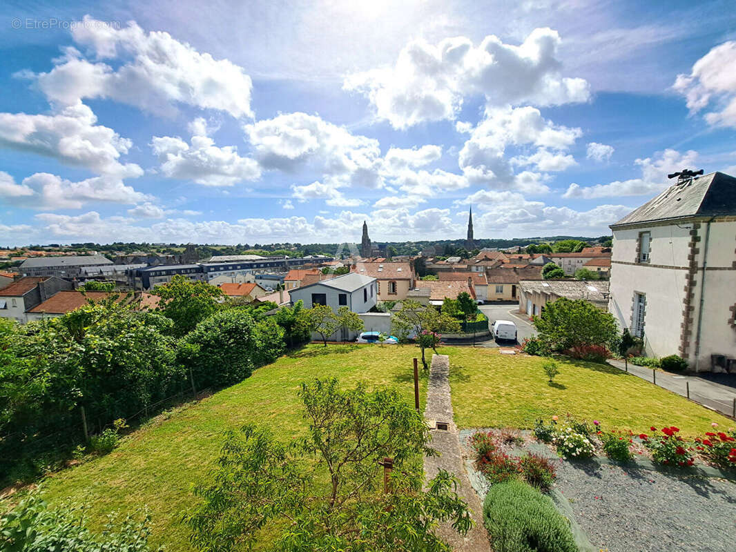 Maison à SAINT-LAURENT-SUR-SEVRE