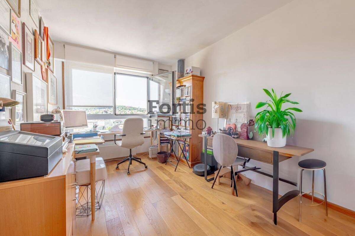 Appartement à ISSY-LES-MOULINEAUX