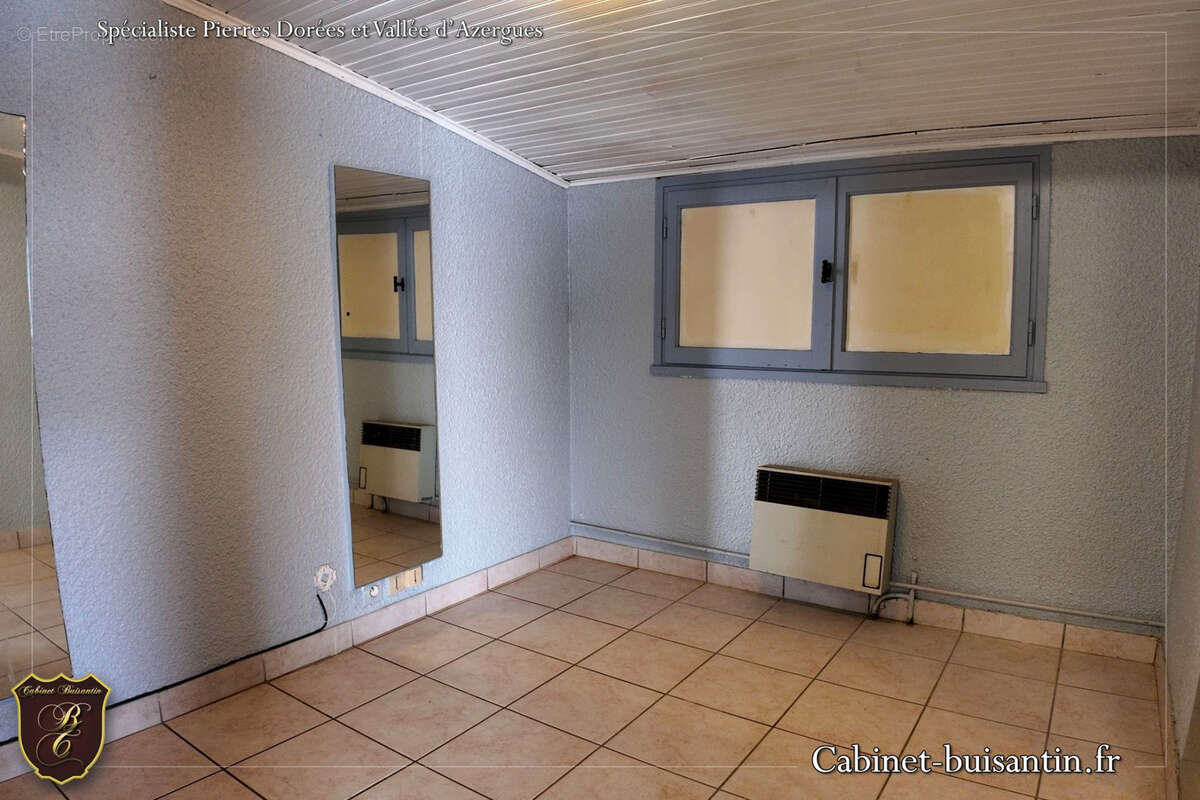 Local commercial avec stationnements - photo 7