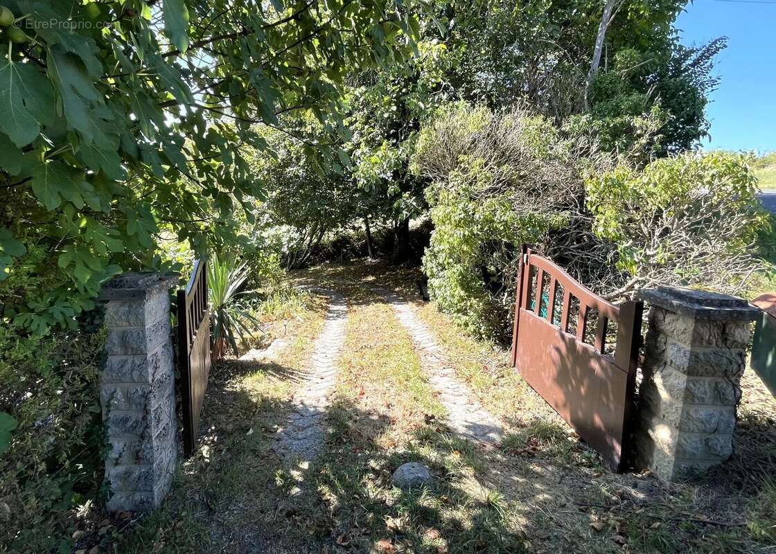 Maison à SALLES-LAVALETTE