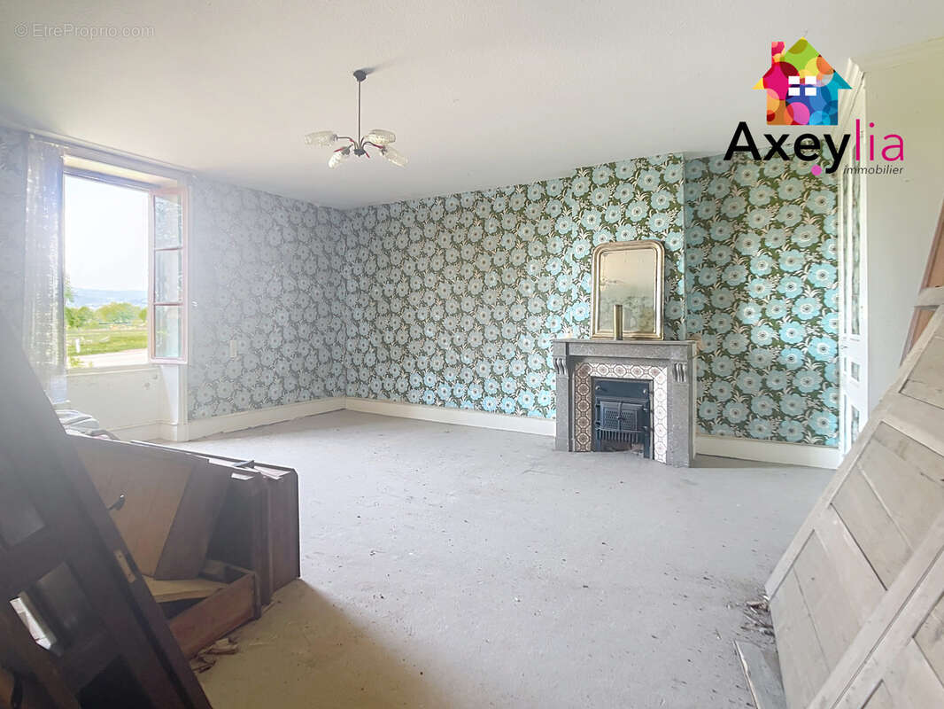 Maison à SAINT-ROMAIN-LA-MOTTE