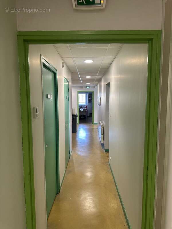 Commerce à BEAUVILLIERS