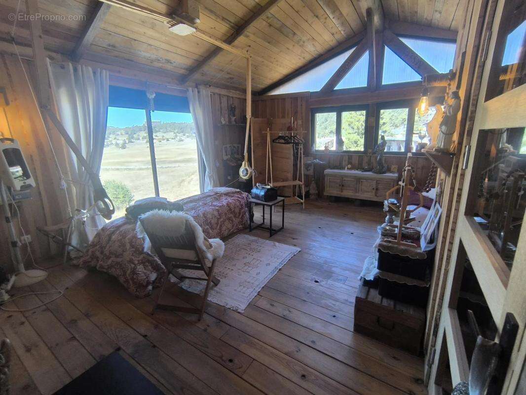 Maison à GREOLIERES