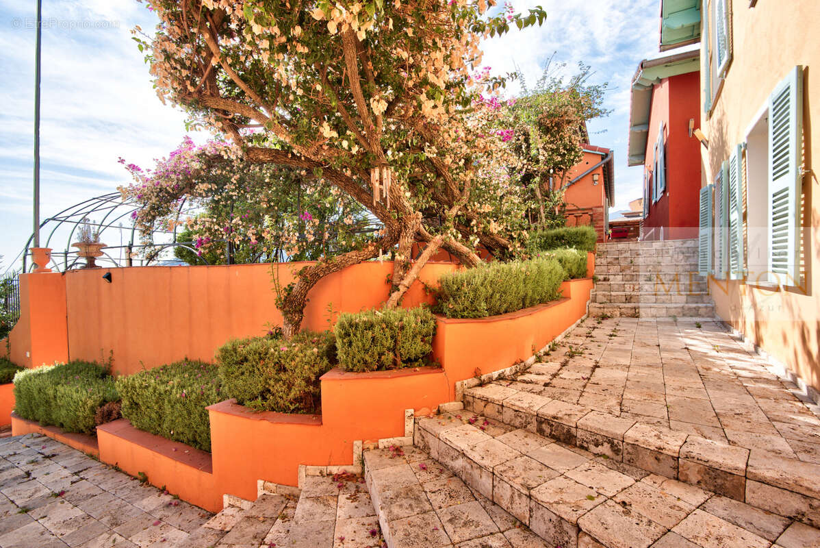 Menton - quartier  annonciade -  3 villas - vue panoramique mer - piscine 1800m terrain  - parkings - photo 15