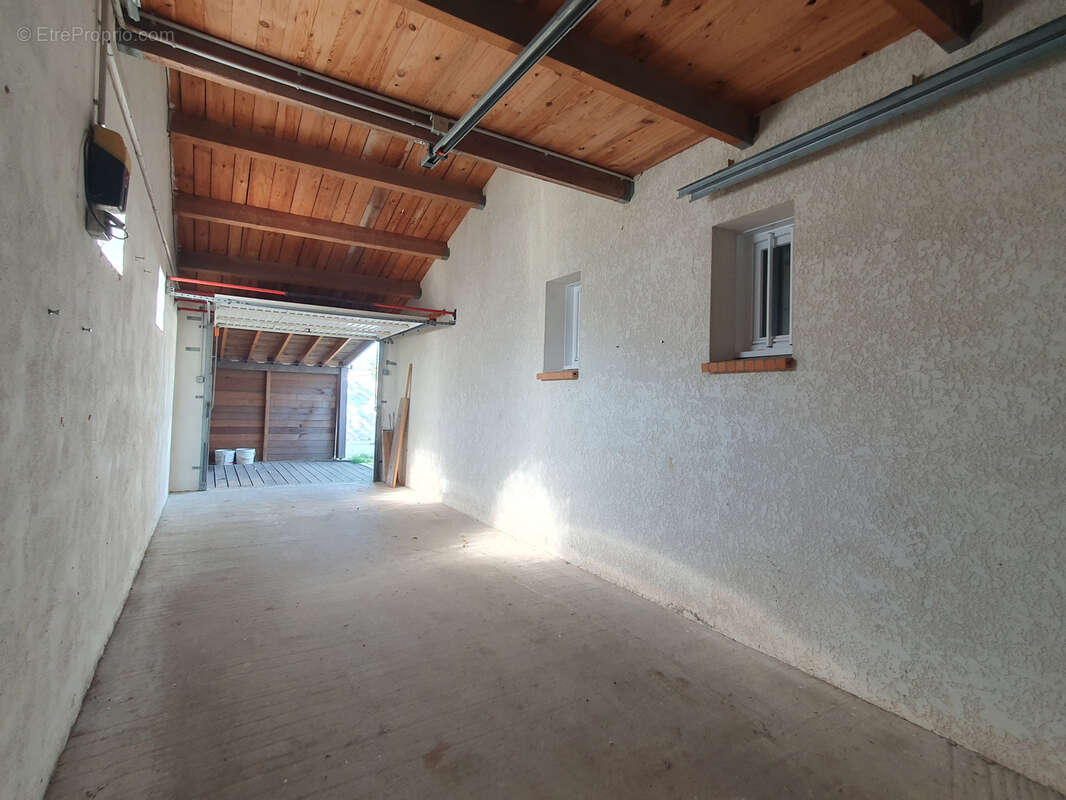 Maison avec deux garages - photo 12