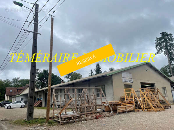 Commerce à CHAMPAGNOLE