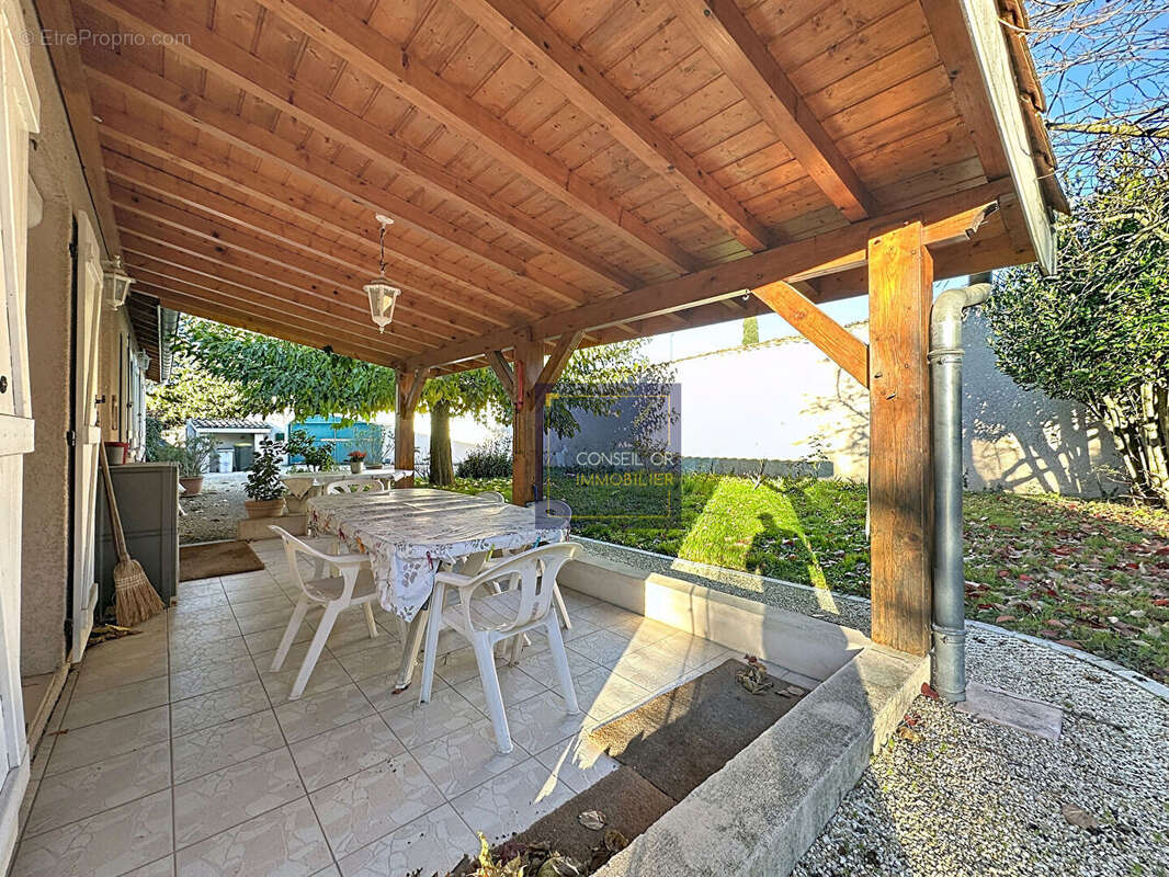 Maison à SAINT-GENIS-LAVAL