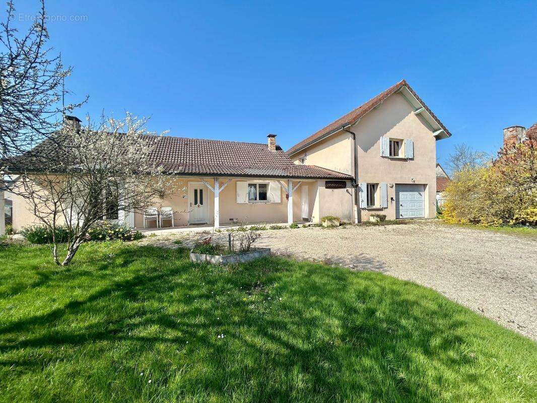 Maison à IZEURE