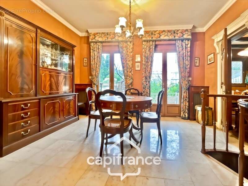 Maison à SAINT-MAUR-DES-FOSSES