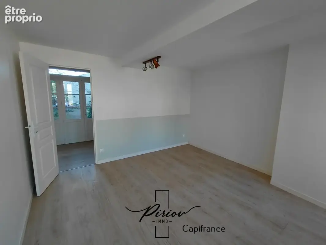 Immeuble de rapport, T2, T3, T3, proximité château, centre ville - photo 4