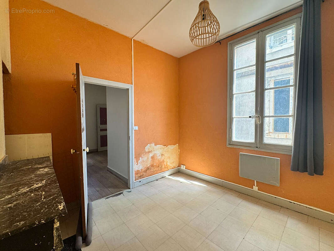 Ref : amesolaire - place carnot - appartement t3 bis - 2/3 chambres - cave - photo 10