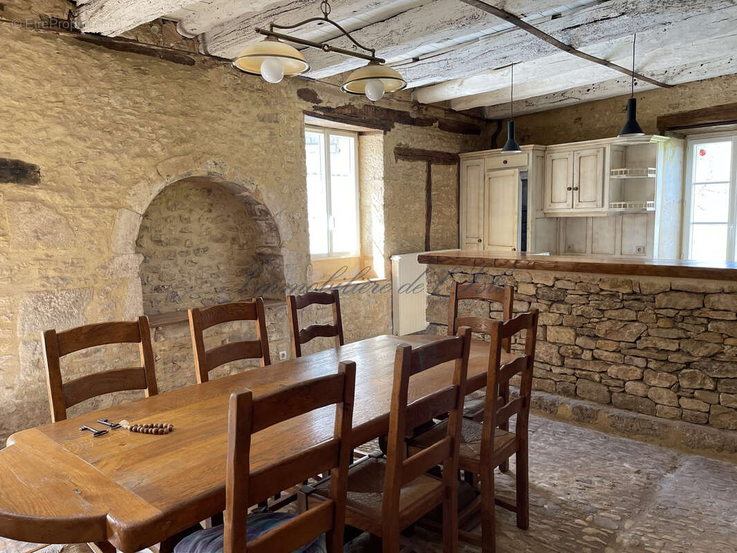 Maison à VALOJOULX
