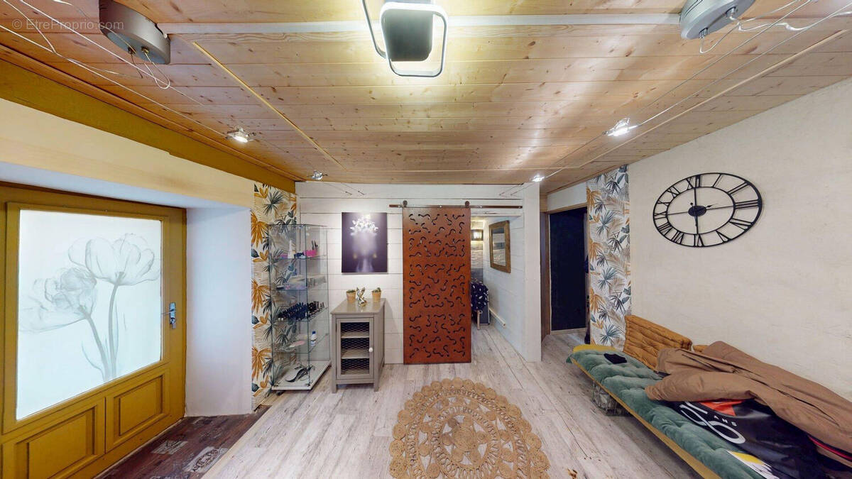 Maison à CHAZELLES-SUR-LYON