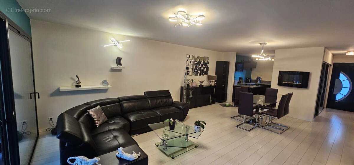 Maison à SOLLIES-PONT