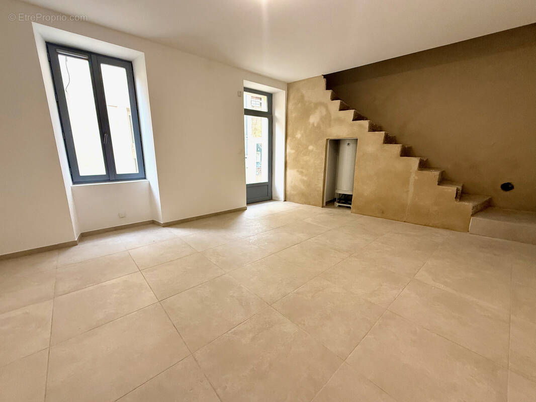 Appartement à SUZE-LA-ROUSSE